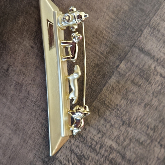 VINTAGE pin dogs lining up to pee on hydrant 1980s - Picture 4 of 9